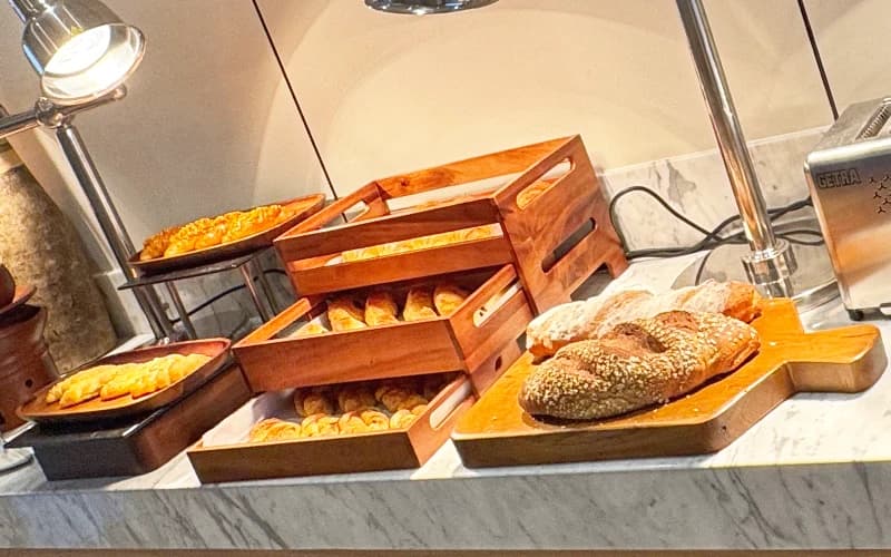 Buffet Breakfast Roti.webp