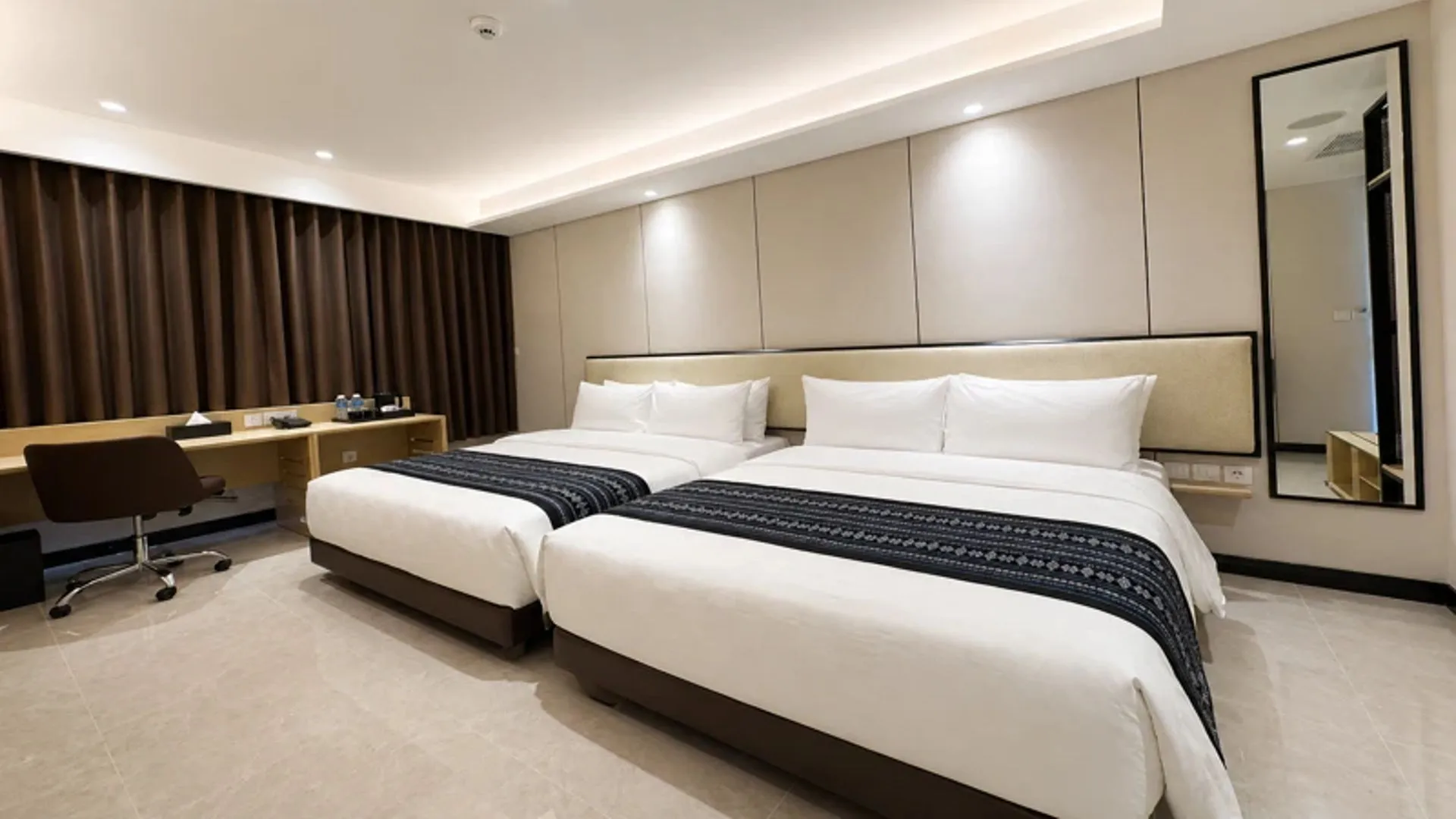 Junior Suite Room 2